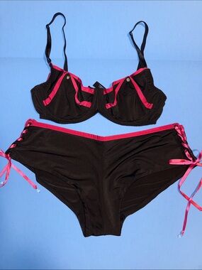 Vintage/Y2K Black & Hot Pink Underwire Bra & Panty Set